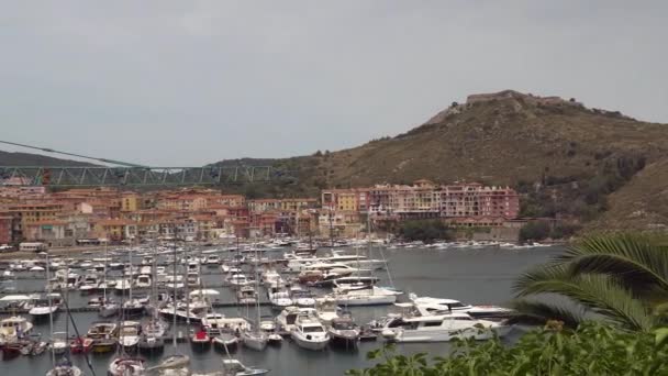 Des centaines de voiliers flottant dans la mer à Monte Argentario — Video