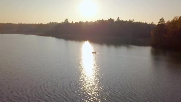 La vista aérea del atardecer durante el otoño en Finlandia — Vídeos de Stock