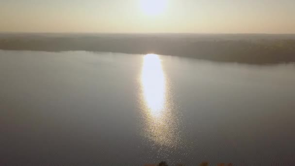 Le soleil brille si fort dans le ciel en Finlande — Video