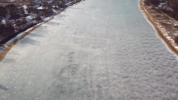 The frozen water of the big river in Parnu Estonia — Stock Video