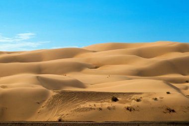 Yol araç parça kum tepeleri Yuma, Arizona dışında. Dunes kum tepeler haddeleme büyük. Onlar-si olmak sırtlar kum şişmiş Rüzgar.