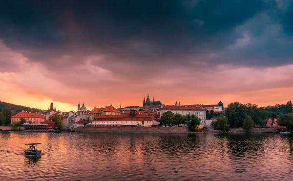 Ohromující Dramatické Panoráma Prahy Západ Slunce České Republice Řeka Vltava — Stock fotografie