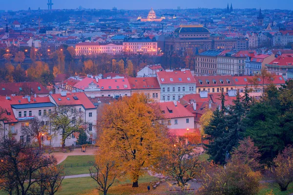 Вид Исторические Достопримечательности Осенью Осенью Желтыми Оранжевыми Листьями Чехия Европа — стоковое фото
