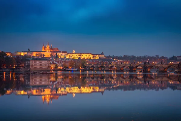 Krásný Soumrak Výhled Karlův Most Pražský Hrad Praze Česká Republika — Stock fotografie