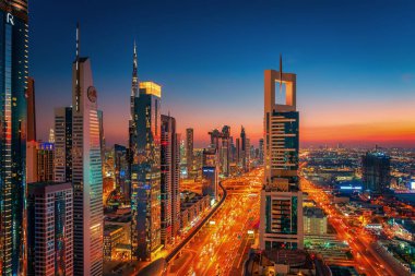 Sheikh Zayed Road ve gökdelenler Dubai, Suudi Arabistan, güzel bir çatı görünümü