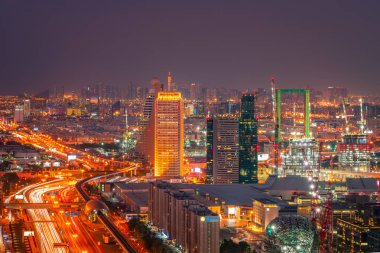 Sheikh Zayed Road ve gökdelenler Dubai, Suudi Arabistan, güzel bir çatı görünümü