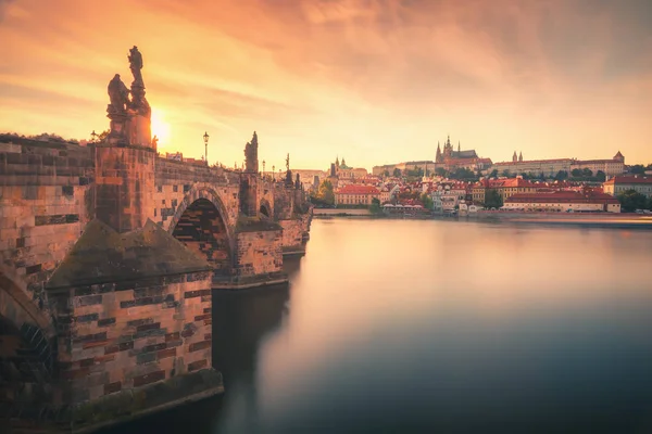 Pohled Západ Slunce Nad Charlesem Bridge Karlov Most Řeka Vltavy — Stock fotografie