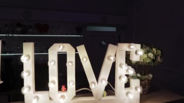 Iscrizione Amore Lampadine Incandescenti Che Vengono Utilizzati Occasione Matrimoni Cerimonie — Video Stock