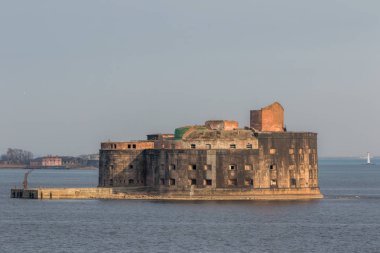 Kronstadt güney kıyısında Tarihi Fort Alexander 1 Veba.