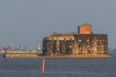 Kronstadt güney kıyısında Tarihi Fort Alexander 1 Veba.