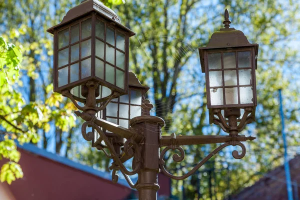 Farola decorativa en el Parque de Kronstadt . — Foto de Stock