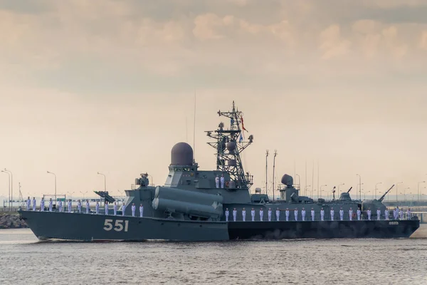 Small rocket ship runs along Kronstadt during the celebration of the Day of the Navy. 28 July 2019. — Stock Photo, Image