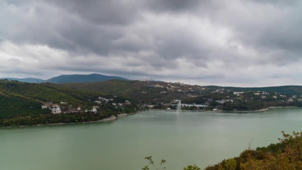 Birds-eye view of lake Abrau. Timelapse. — Stock Video