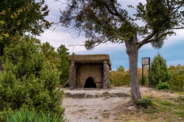 Gelendzhik ilçesi, Zhane nehri vadisinde antik dolmenleri..