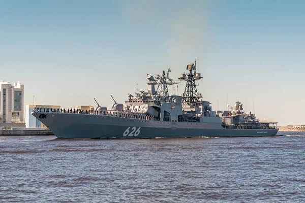 Rosja Kronsztadt Podczas Próby Parady Morskiej Koło Kronstadt Przepływa Duży — Zdjęcie stockowe