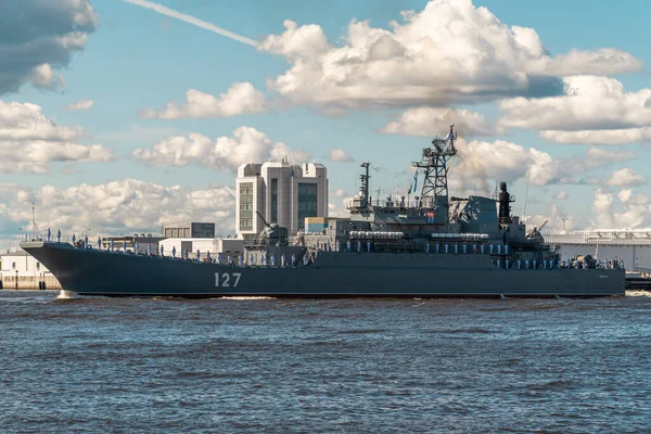 Oroszország Kronshtadt Vagyok 775 Projekt Minszki Nagy Leszállóhajója Kronstadtnál Halad — Stock Fotó