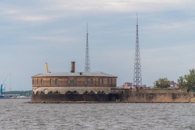 Peter Kalesi, Kronstadt 'ın güney kıyısında yer alan bir tarih ve mimari anıtı..