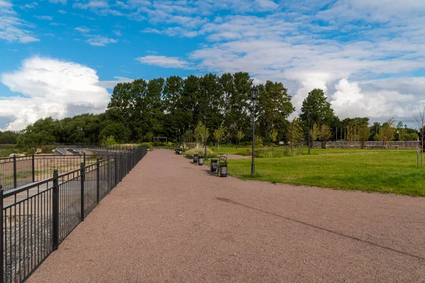 Kronstadt şehrindeki Incheon Meydanı, Rus-Kore dostluğunun bir göstergesi olarak inşa edilmiştir..
