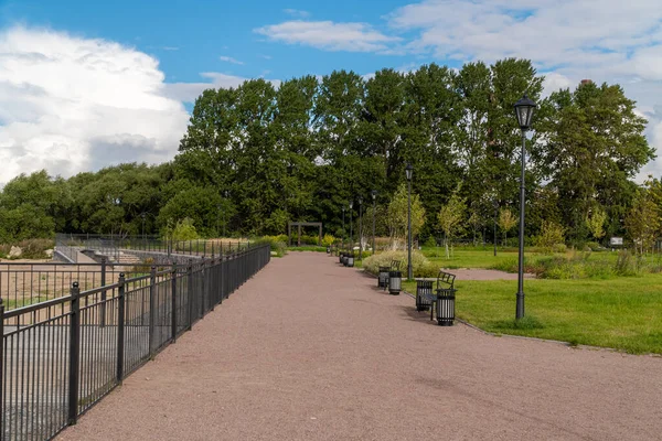 Kronstadt şehrindeki Incheon Meydanı, Rus-Kore dostluğunun bir göstergesi olarak inşa edilmiştir..
