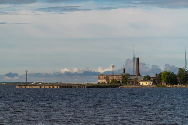 Peter Kalesi, Kronstadt 'ın güney kıyısında yer alan bir tarih ve mimari anıtı..