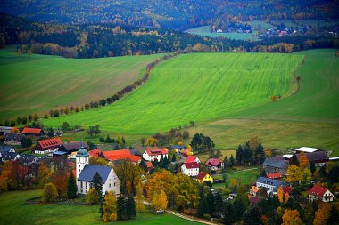 Dağlar ve ormanlar içinde Schsische Schweiz-Osterzgebirge Saksonya, Doğu Germany.A popüler turizm ve turizm alanı serbest durumda. Elbe Kumtaşı Dağları