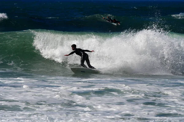 Sagres Portugalsko Července 2018 Surfer Siluetu Městě Praia Ponta Ruiva — Stock fotografie