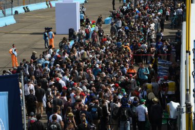 19 Mayıs 2018, Berlin, Almanya - 2018 Berlin eprix formül E şampiyonluk elektrikli otomobil yarışı. Tempelhof Street devre