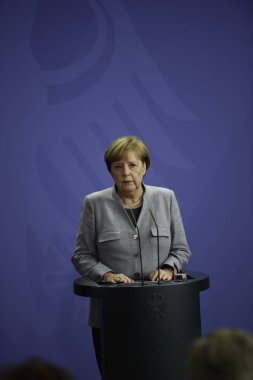 Berlin, Almanya - 15 Eylül 2017: Fransa Başbakanı Edouard Phillipe ziyareti sırasında Berlin basın toplantısında