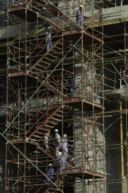 Dubai, Birleşik Arap Emirlikleri, Birleşik Arap Emirlikleri - 14 Haziran 2004: Dubai alışveriş merkezi alanı inşaat patlaması sırasında işçi