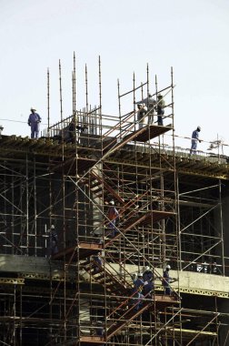 Dubai, Birleşik Arap Emirlikleri, Birleşik Arap Emirlikleri - 14 Haziran 2004: Dubai Marina yeni alıcı ve sahiplerinin mülkiyet devir teslim önce inşaatın son haftalarda