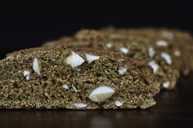 Fırında badem pekmez bisküvi kadar kapatın