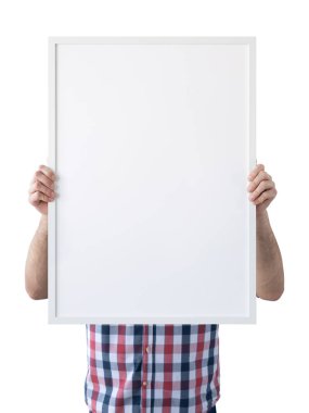 Çerçeve mockup tutarak. Fotoğraf Mockup. Adam tutun çerçeve. Çerçeveleri ve poster tasarımı için. Çerçeve boyutu 20 x 28 (50x70cm).