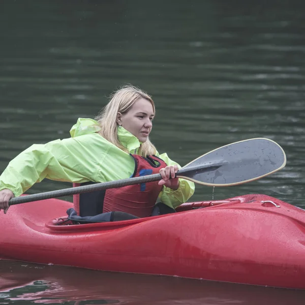 Hübsche Athletische Frau Mit Blonden Haaren Ist Glücklich Ein Sport — Stockfoto