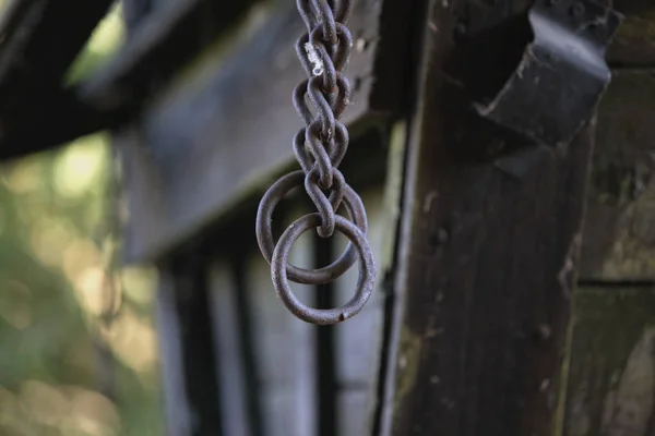 Old Metal Forged Chain Hanging Old Wooden Cart — Stock Photo, Image