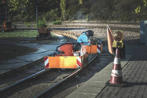 Özel Takım Elbise Oksijen Maskeleri Kaynakçı Kaynak Eser Tramvay Raylara — Stok fotoğraf