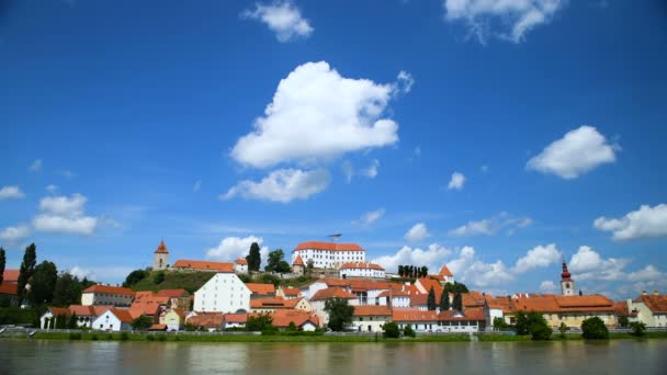 Ptuj, Slovenië, panoramische opname van oudste stad in Slovenië — Stockvideo