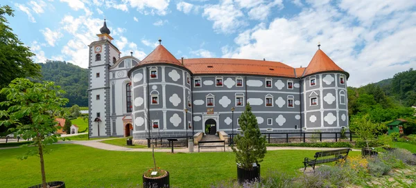 Monasterio en Olimje, Podcetrtek, Eslovenia con Farmacia antigua, Orden de los Frailes Menores —  Fotos de Stock