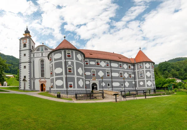 Olimje, Podcetrtek, Slovenya ile eski eczane, Friars küçük sırasını Manastırı