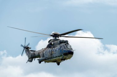 Aerospatiale Eurocopter olarak 332 Super Puma helikopter akrobasi ekran sırasında İsviçre Hava Kuvvetleri