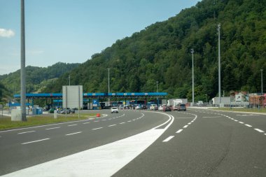 Macelj, Gruskovje - sınır Slovenya ve Hırvatistan, otomobil, otobüs ve kamyon Hırvatistan ve Slovenya arasında yaz aylarında sınırını geçmeye satırlarındaki bekliyor