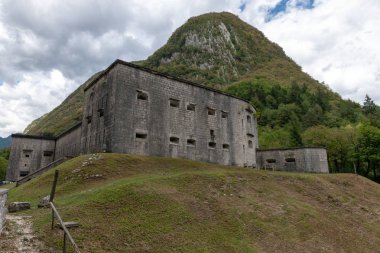 Kale Kluze - Flitscher hak yakınındaki Bovec, Slovenya, 1881 yılında inşa ve bir dağ korumak Alpler'de geçmek