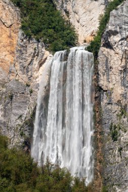 Boka şelale Julian Alps, Slovenya en doğal ve çekici şelaleler Avrupa Alpleri'nde 106 m yüksekliği ile biridir