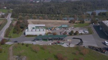 Cresnjevec, Slovenya olay bir atık ve recyling depo havadan görünümü kaydırma