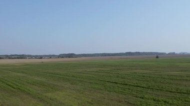 Bir av kule açığa alanları ile kırsal manzara