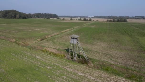 Aerial shot of hunting tower in fields — Stock Video