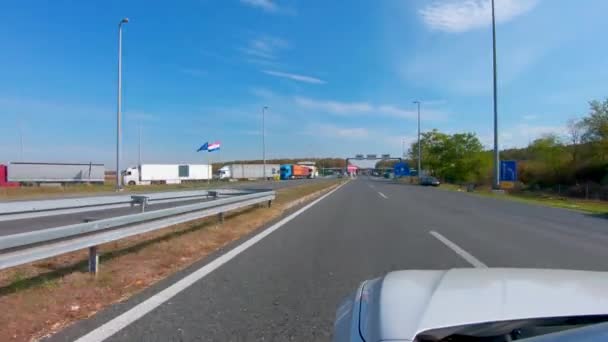 Passagem das fronteiras com a União Europeia, Batrovci - Lipovci - Passagem entre a Croácia e a Sérvia — Vídeo de Stock
