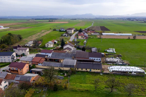 Európai vidék, a levegő, a falu Pannon sima, Dravsko polje, Szlovénia — Stock Fotó