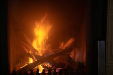 Soba yangın, yakacak odun yanan yakın