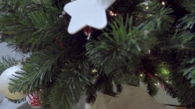 Noel ağacı süslemesi kapat