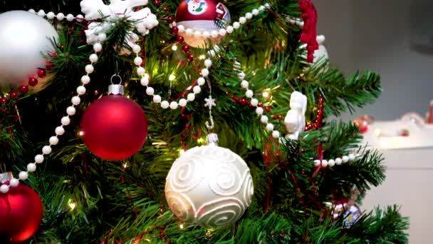Χριστουγεννιάτικο δέντρο διακόσμηση από κοντά — Αρχείο Βίντεο